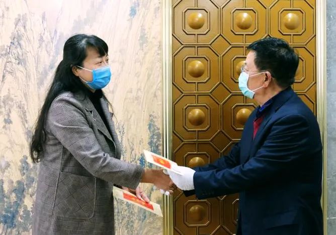 牵挂疫线温暖后方云南省妇联慰问援鄂医务人员家庭及一线医务人员