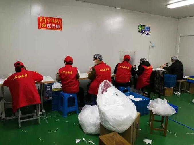 红色——志愿者彩色的江阴用自己的行动拼出了