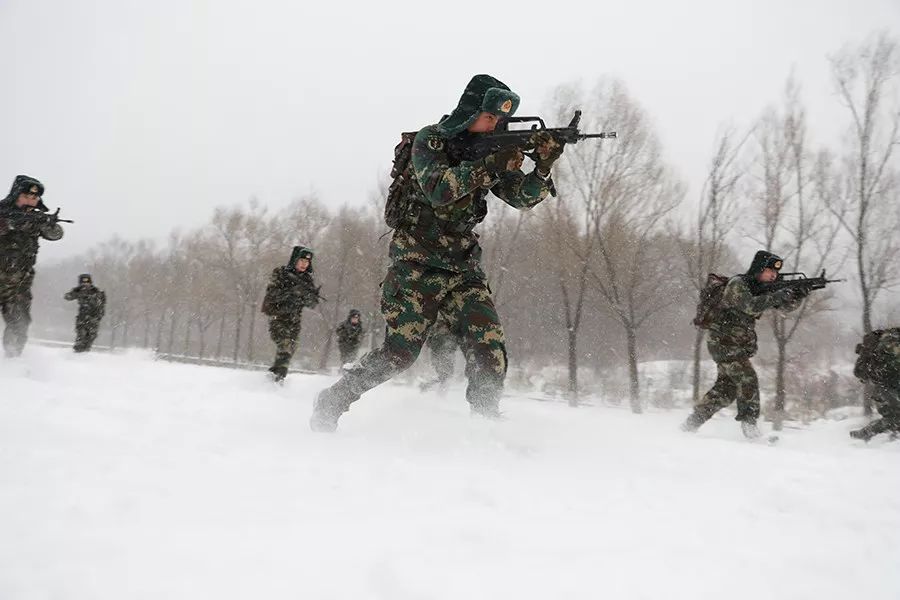 冰天雪地火箭军某部兵哥哥精武强能战极寒