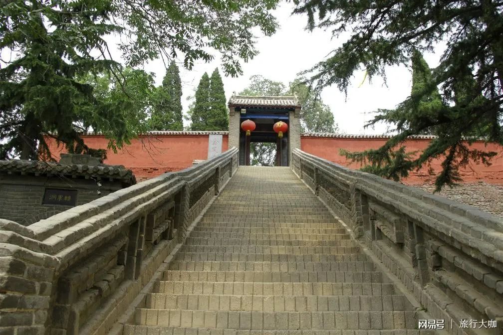 曹魏之后,先后有后赵,冉魏,前燕和东魏,北齐五个王朝建都邺城,形成