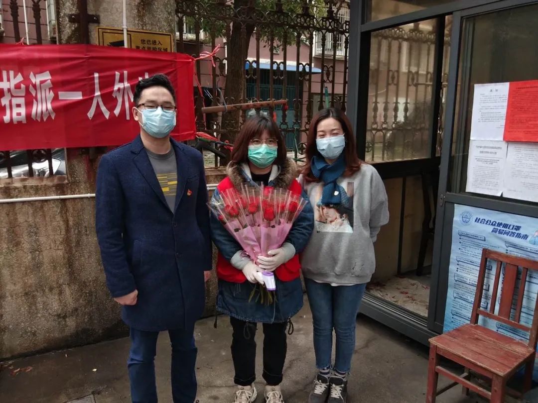 东郊街道3月6日,东郊街道党工委书记金菲惠到各个执勤岗点慰问市,区