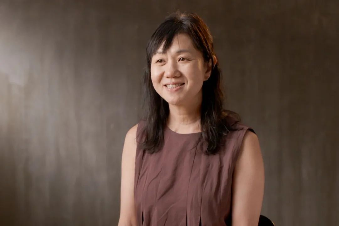 0,写成小说《坡道上的家》,日本作家角田光代把这一代女性面临的困境