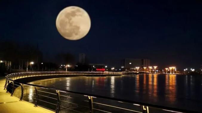 今日凌晨你没看到的超级月亮补给你