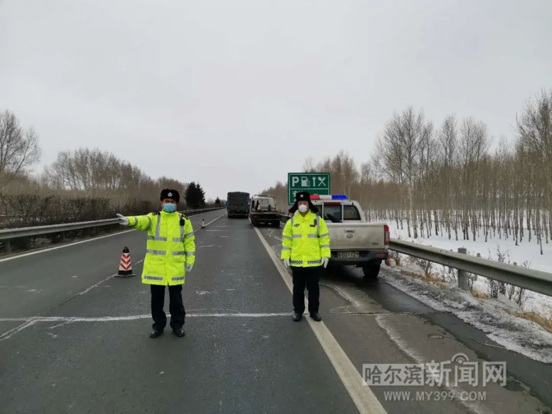 去山东运种子的大货抛锚丨高速交警帮忙买零件修车