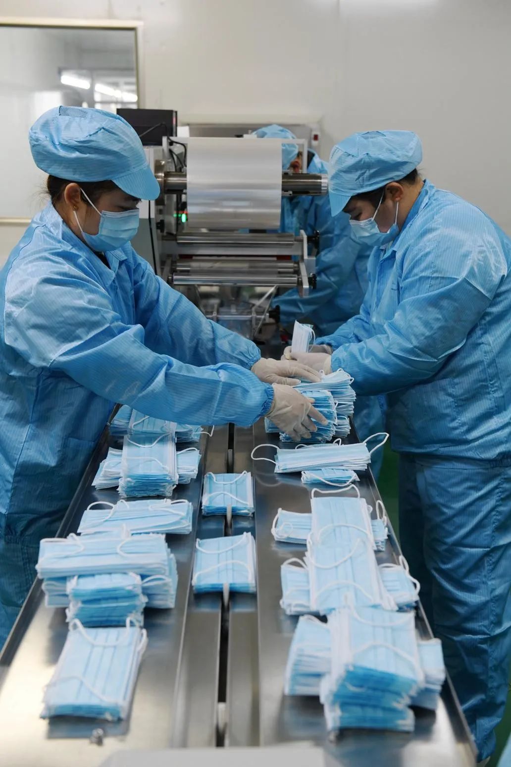 南丰首条医用口罩生产线投入试生产