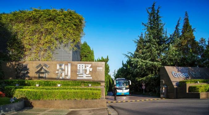 如此大面积的别墅区在市区并不多见,更为特殊的是绿谷别墅里居住着