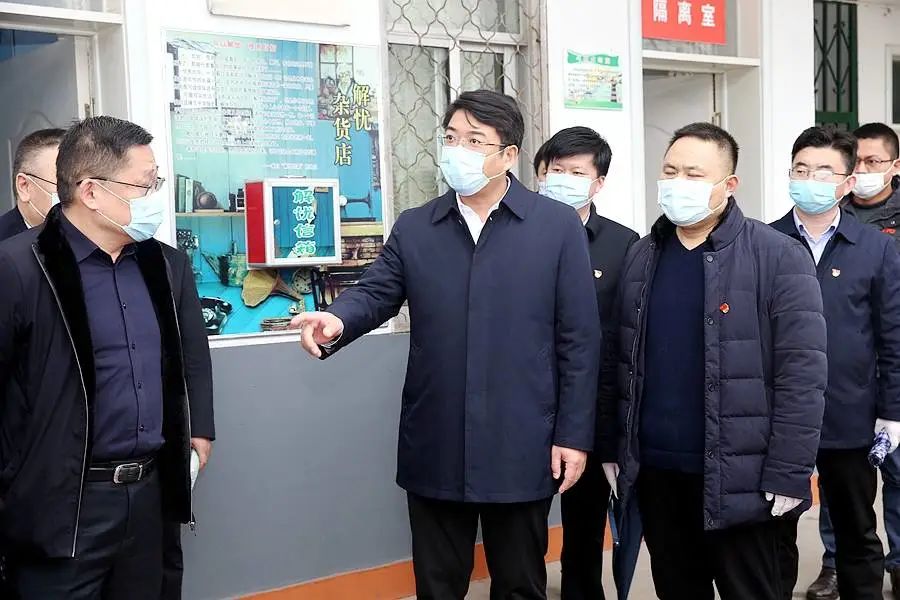 曹智检查教育系统疫情防控工作