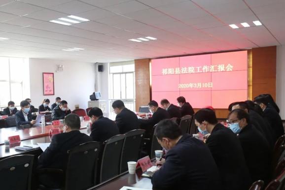 并在法院机关召开了调研座谈会,县委政法委副书记邓奇峰陪同调研