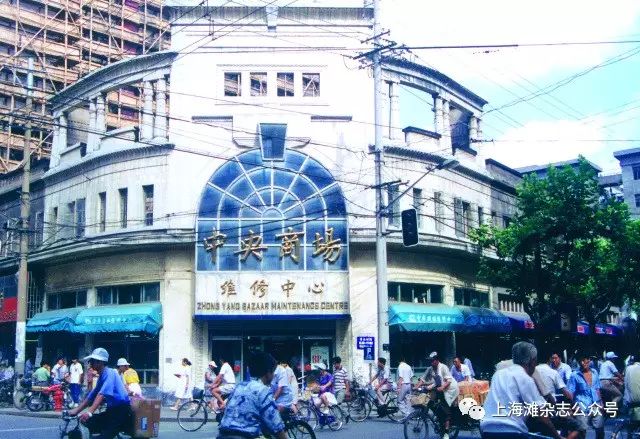 起源于摆地摊的中央商场