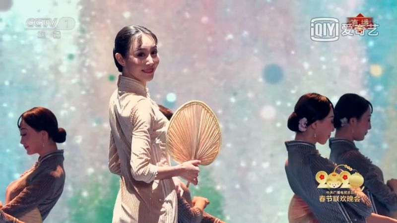 朱洁静为了寻找隐藏在弄堂文化里的意蕴,上海歌舞团的舞蹈演员们用了