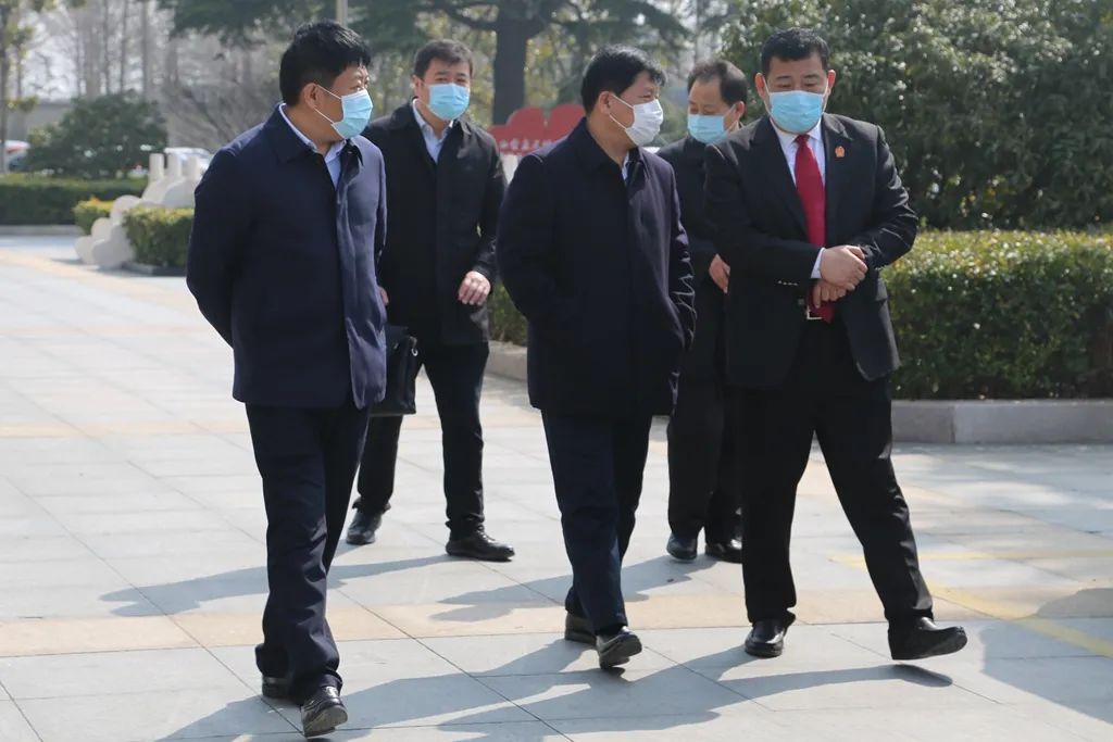 3月11日上午,临沂中院党组书记,院长于晓东来到郯城法院就新形势下