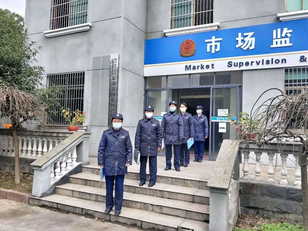 在梁湖的大街小巷,有这样一群身穿制服的小姐姐,四十五天,从未停歇