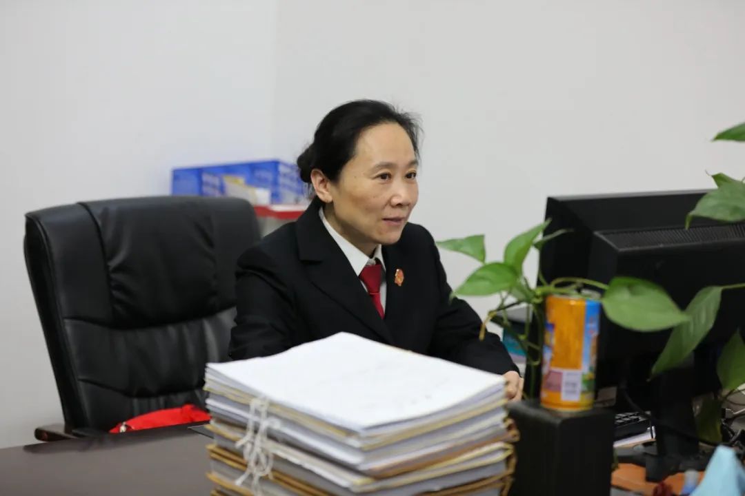 全国法院先进个人 刘蕾▲全国法院行政审判先进个人 罗颖红▲中院刑