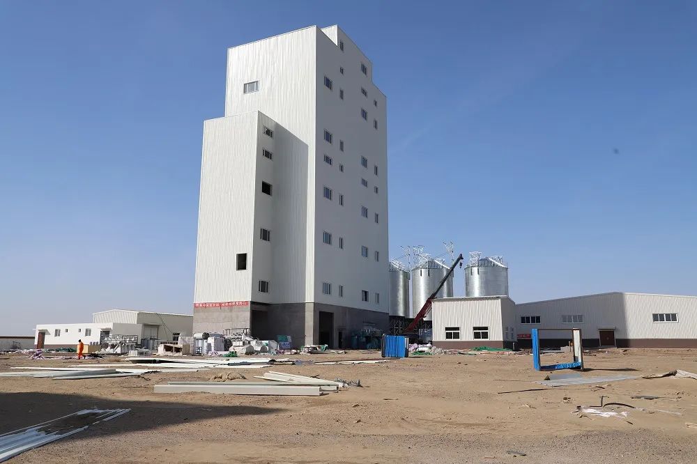 正在建设当中的牧原饲料厂据了解,农发行在疫情防控期间还向开鲁县内8