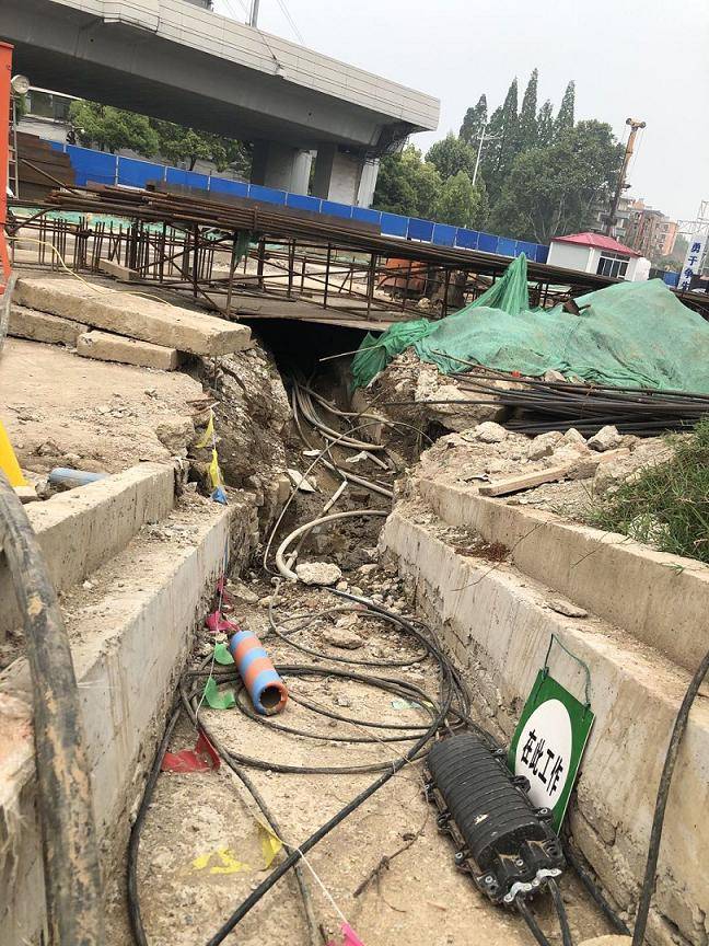 地下管线错综复杂,施工必须谨慎