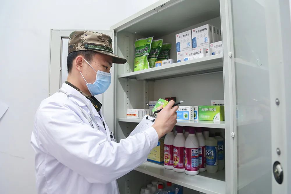 他们理当收获鲜花记一名普通基层卫生队军医的战疫故事