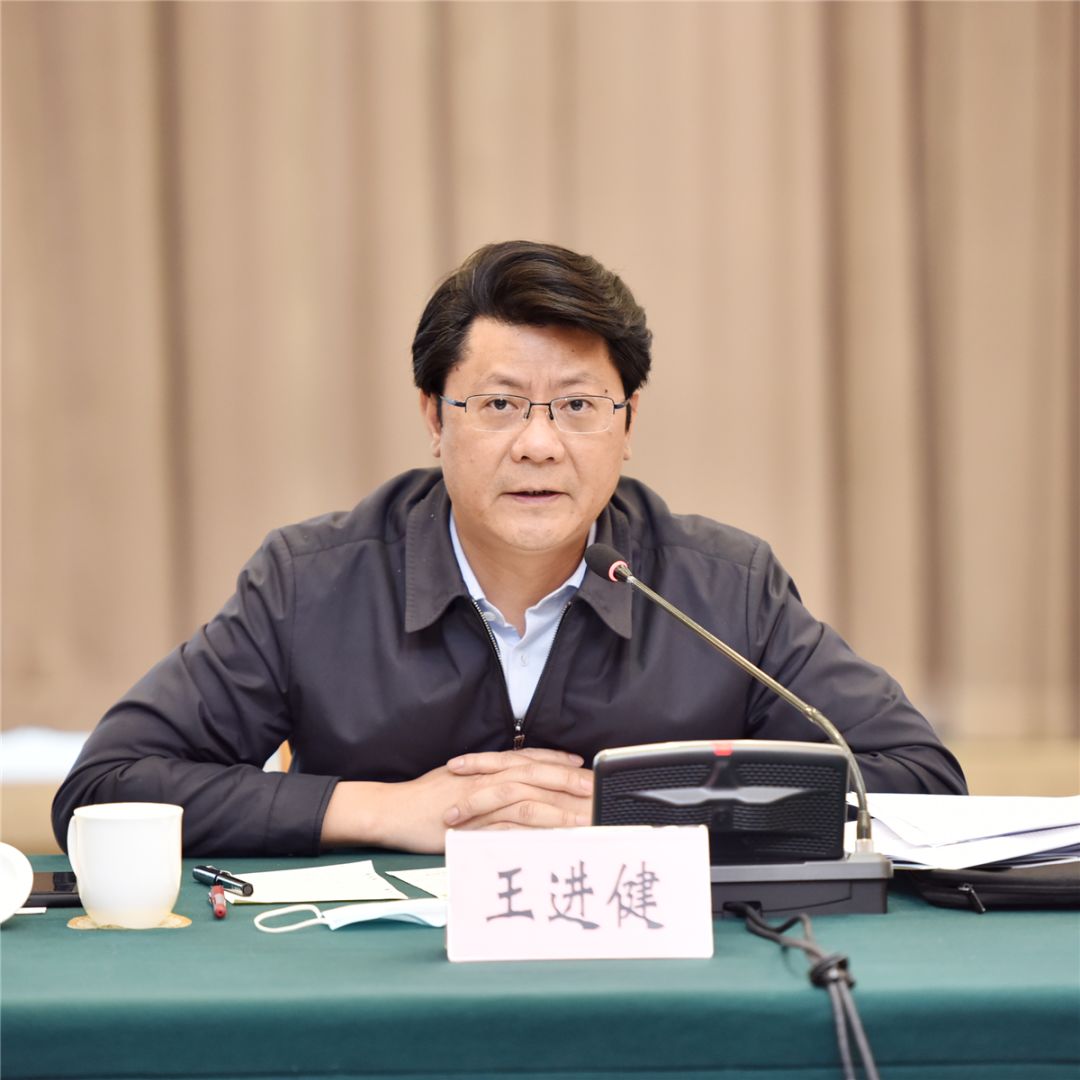 "无锡市政府副市长,江阴市委书记王进健强调,全市金融系统要全力做好