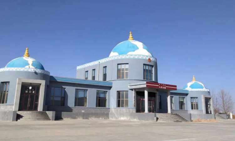 乌力吉木仁法庭荣获"全国法院先进集体"称号,是内蒙古自治区法院系统