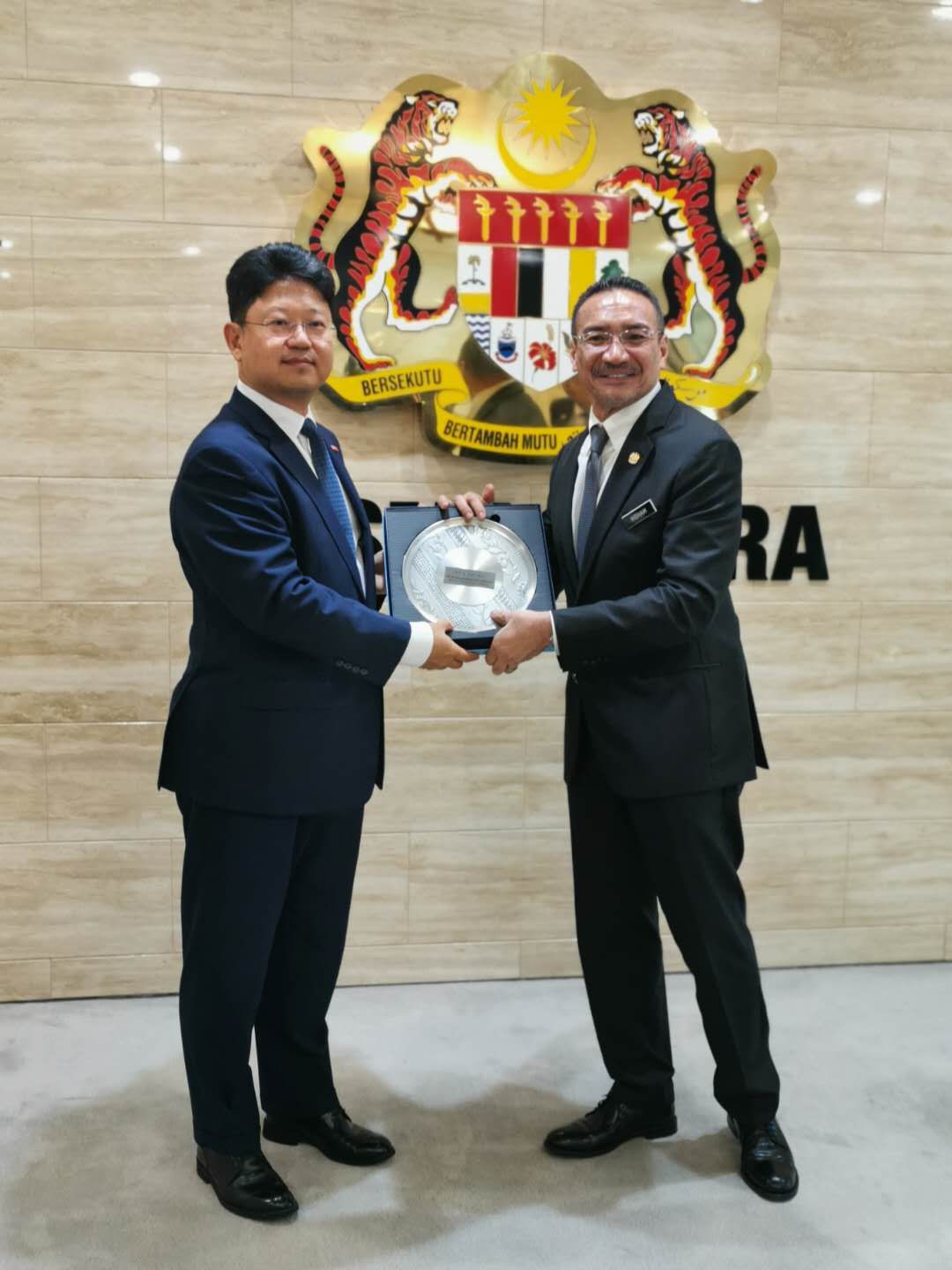 马来西亚新任外长推动马中关系迈上新高度