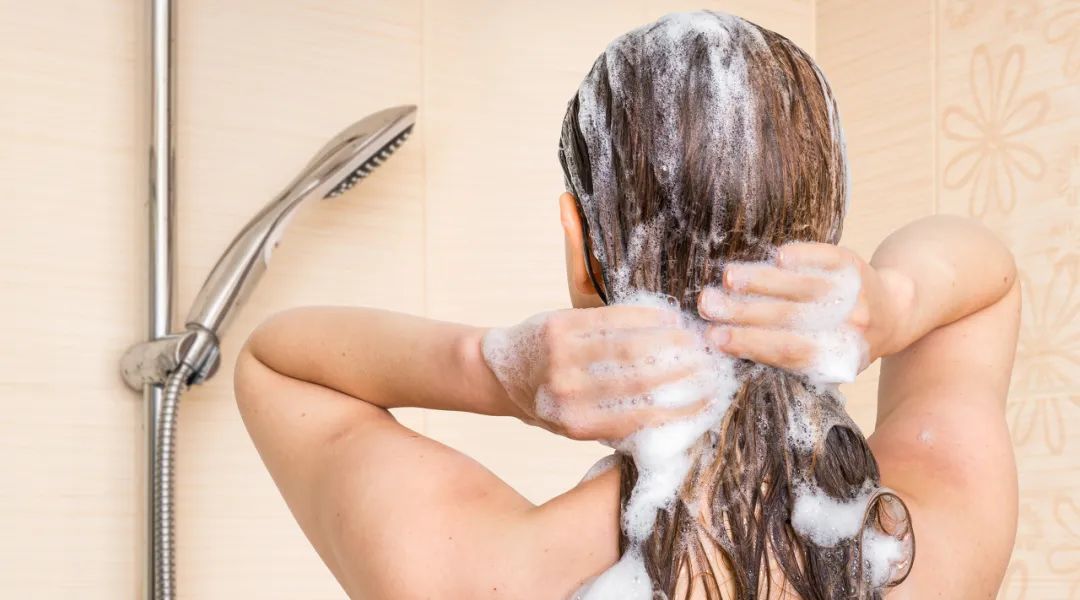 你的洗澡时间已超时，别再边洗边思考人生了丨洗澡时间到了 英文