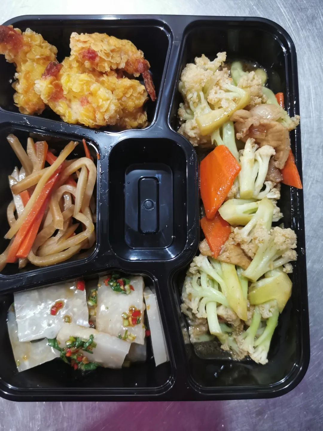 内蒙古第四医院内二科主任 李月梅随后记者来到嵘泰大酒店,嵘泰大酒店