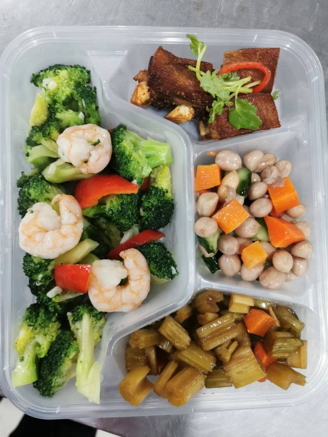 内蒙古第四医院内二科主任 李月梅随后记者来到嵘泰大酒店,嵘泰大酒店
