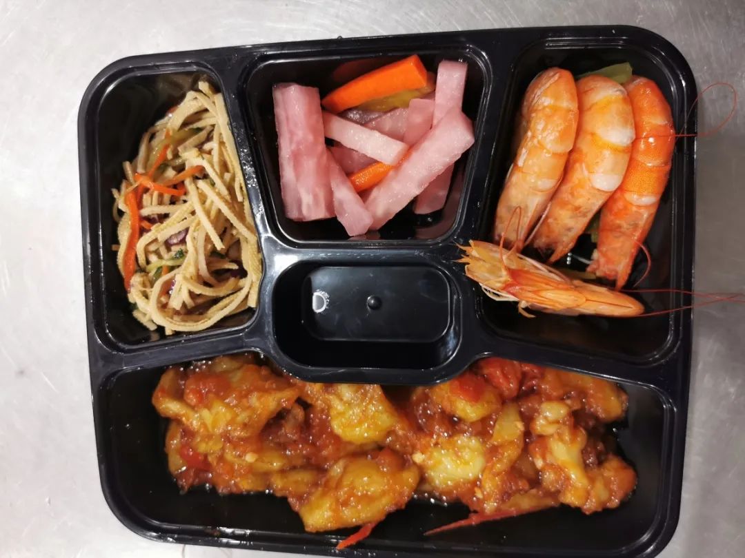 内蒙古第四医院内二科主任 李月梅随后记者来到嵘泰大酒店,嵘泰大酒店