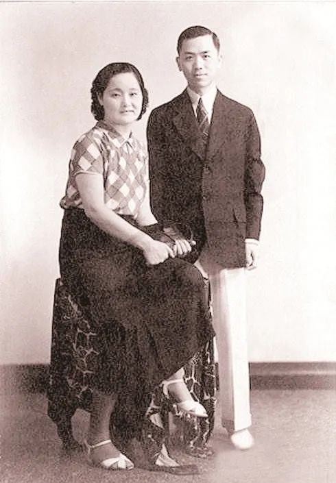 1937年,史良与丈夫陆殿栋结婚时的合影