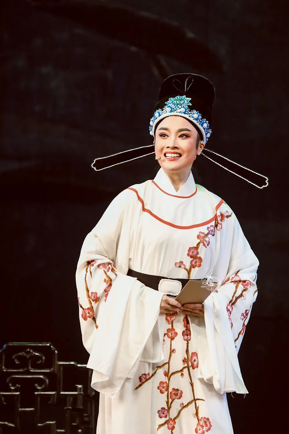 天上掉下个周妹妹浙大这位女小生飒