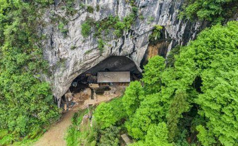 听说,这户人家在山洞中居住很久了,住了几代人吧!