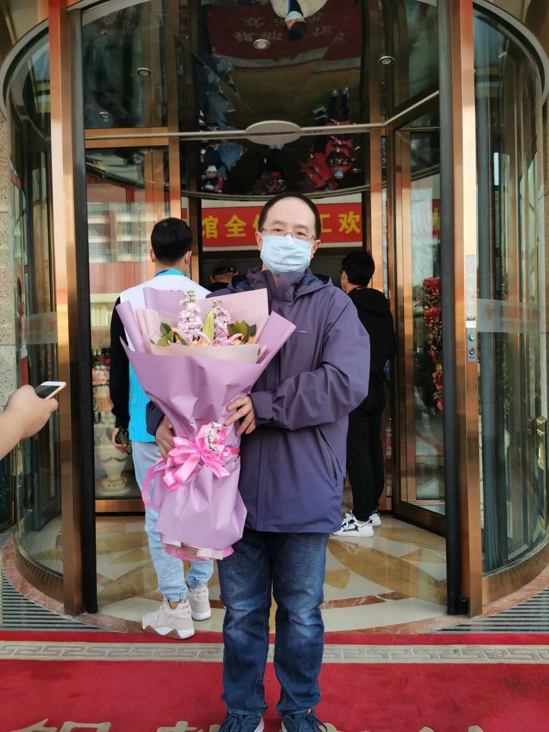 春暖花开英雄凯旋杨士春勇士平安回家