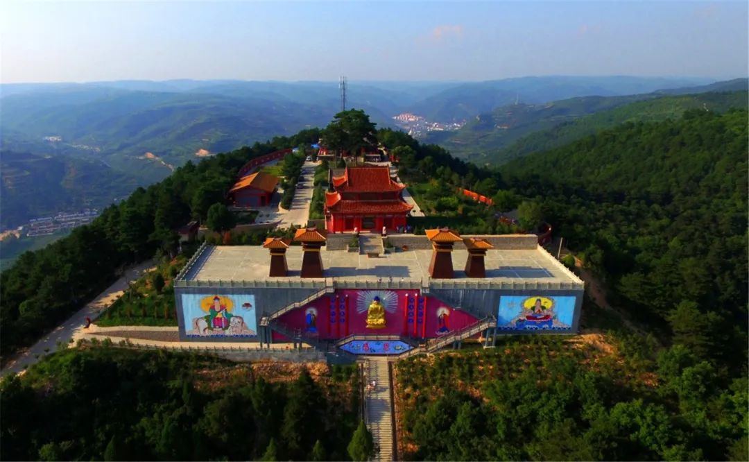 县城城区—穆柯寨—林间步道—无量山景区—锦绣黄龙 游走在黄龙县城