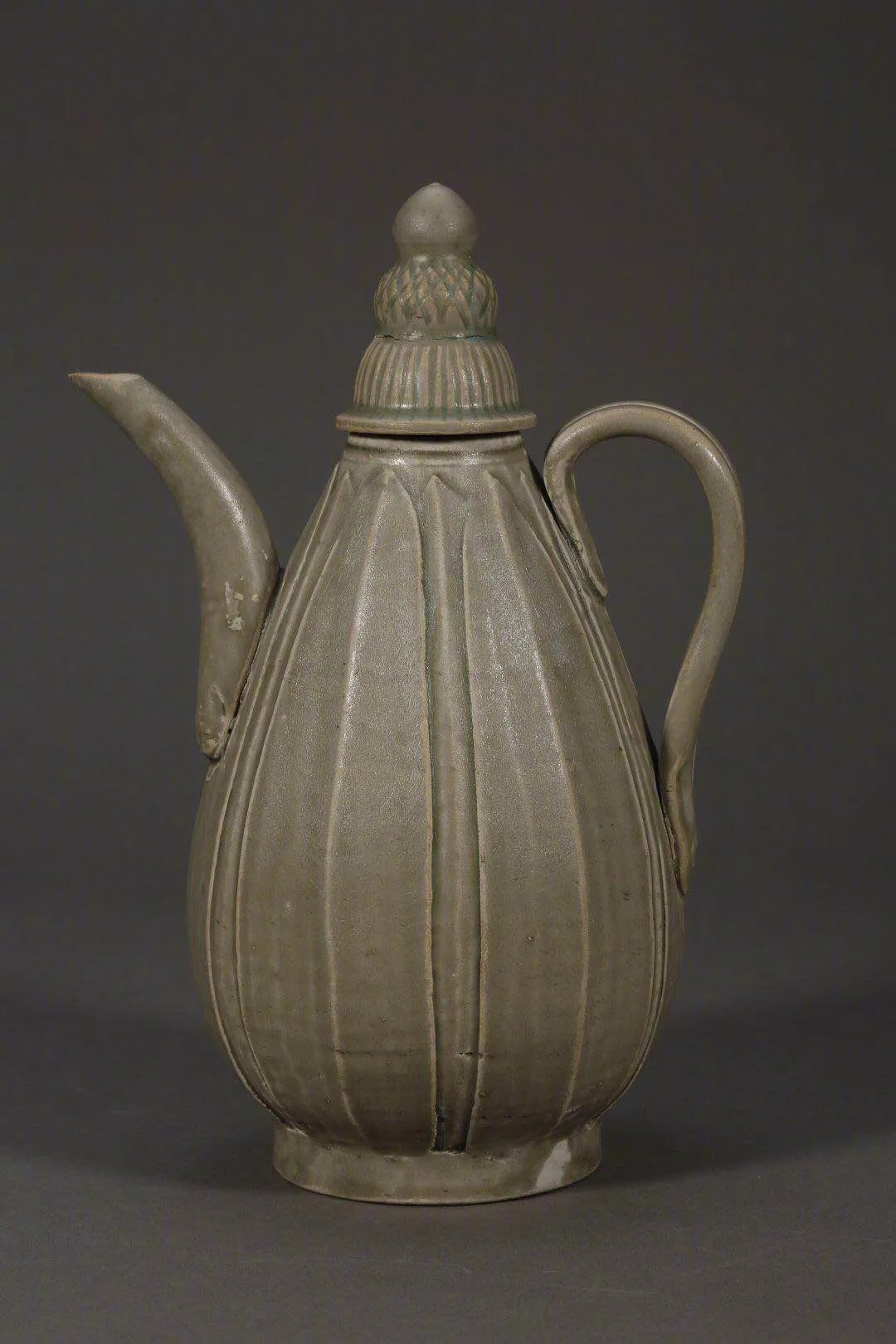 北宋 将乐窑刻莲瓣纹带盖执壶 观复博物馆藏