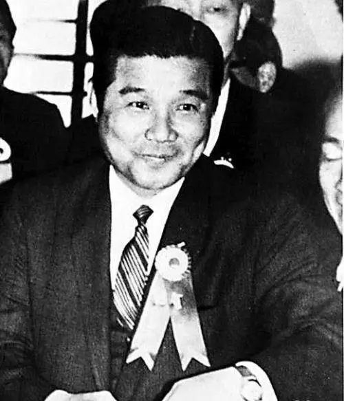 原型为"跛豪"吴锡豪,曾贩卖毒品超30吨,价值3亿元以上;还有丁蟹家的"