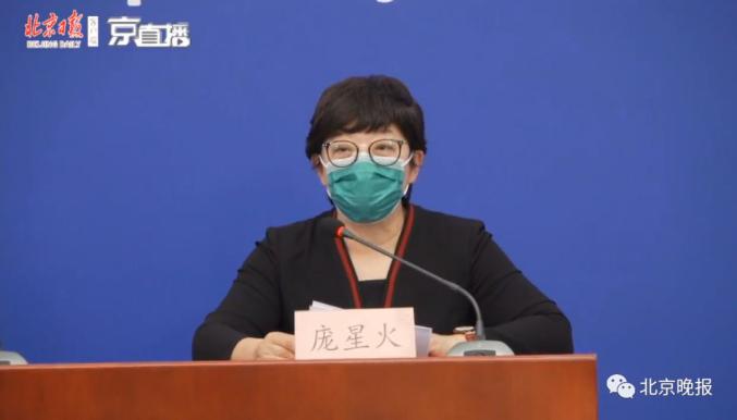 留美大学生出门逛街用饭不戴口罩、在巴基斯坦事情的人也不