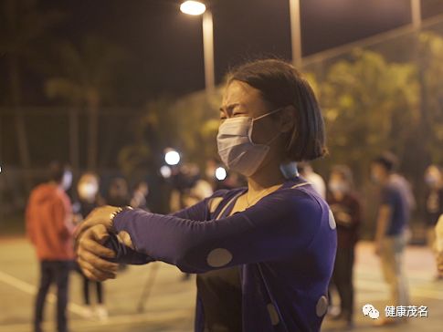 抗疫最美家书男女主角隔空拥抱这一幕让人热泪盈眶