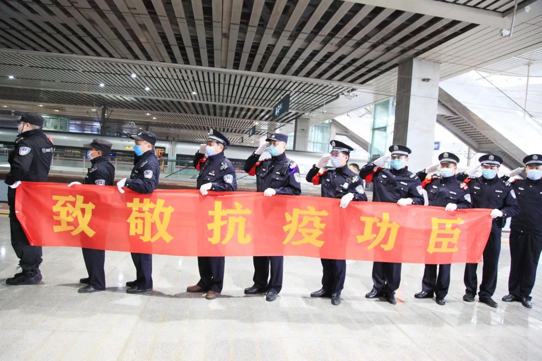 用最深的敬意迎接湖南援鄂医疗队凯旋