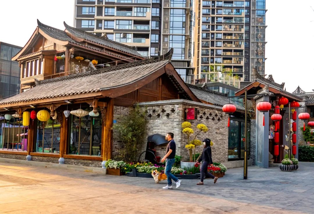 2020年3月20日拍摄于成都中铁艺术城.