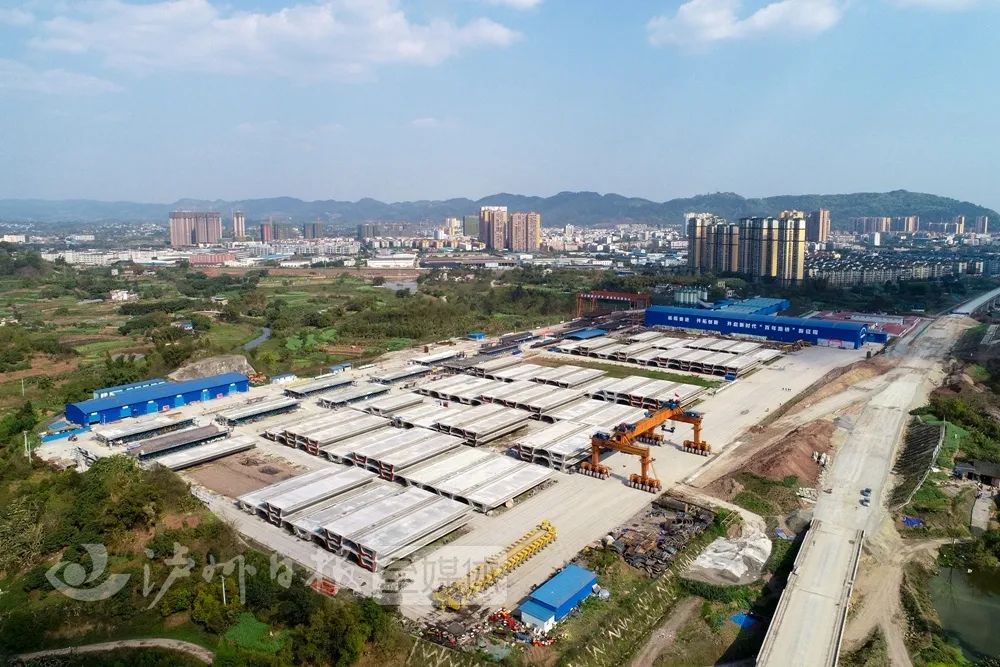 2020年建成建成后能容纳3000人左右的客流量配套建设汽车客运站及轻轨