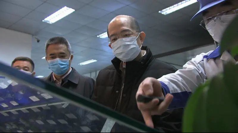 市委常委,秘书长熊博力参加. 谭作钧首先来到老虎屯镇,深入