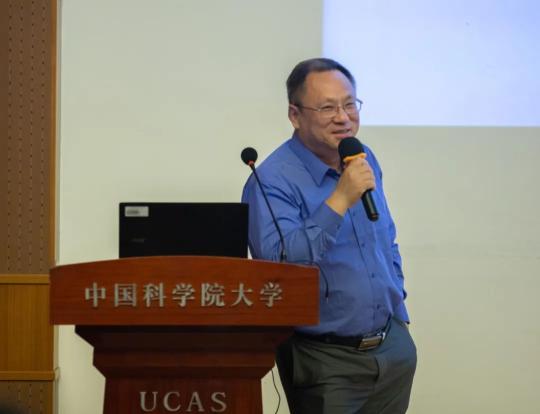 未来技术学院副院长 胡中波面对疫情,未来技术学院第一时间成立防控