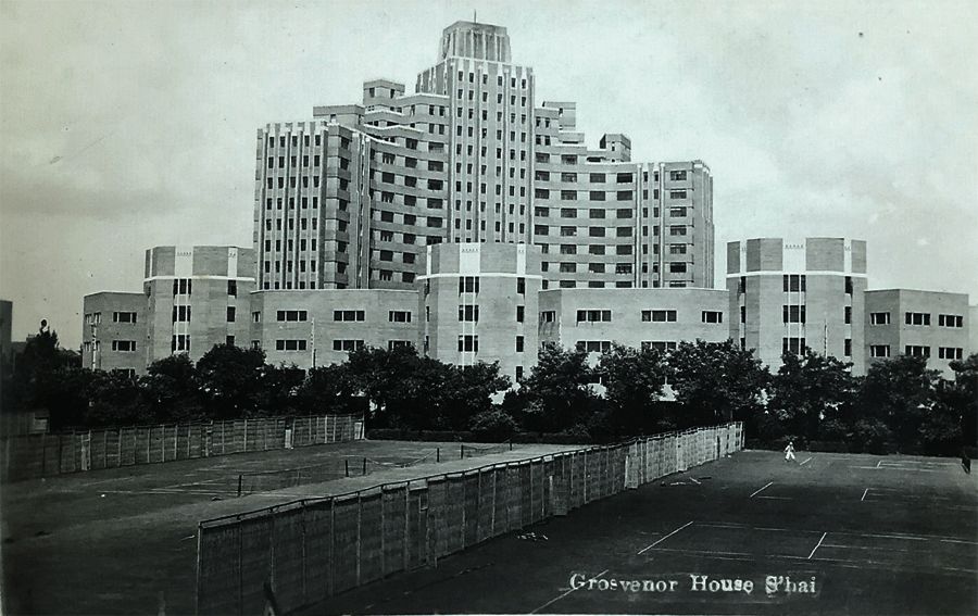 1935年,小安诺德每天要面对十八层楼,多少有些压抑感.