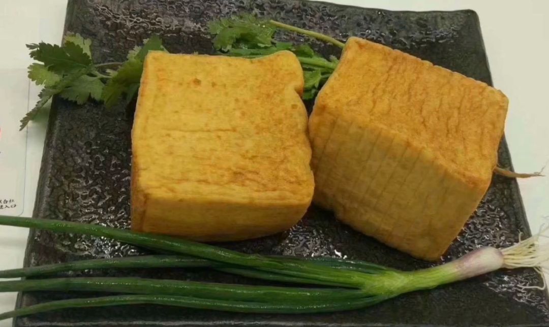 九龙豆腐以当地特有山水磨豆制成吃起来口感嫩滑,豆香盈口欢迎前来