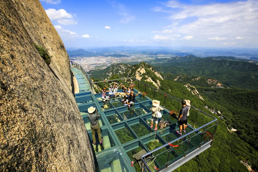 丹东凤凰山玻璃悬索桥图片