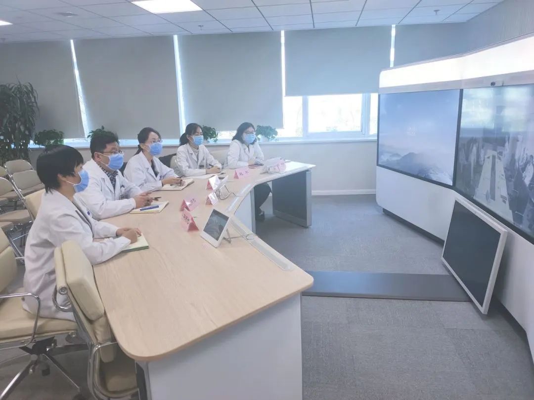 会议在东单院区远程医学中心,西单院区分会场和北京协和医院援鄂抗疫