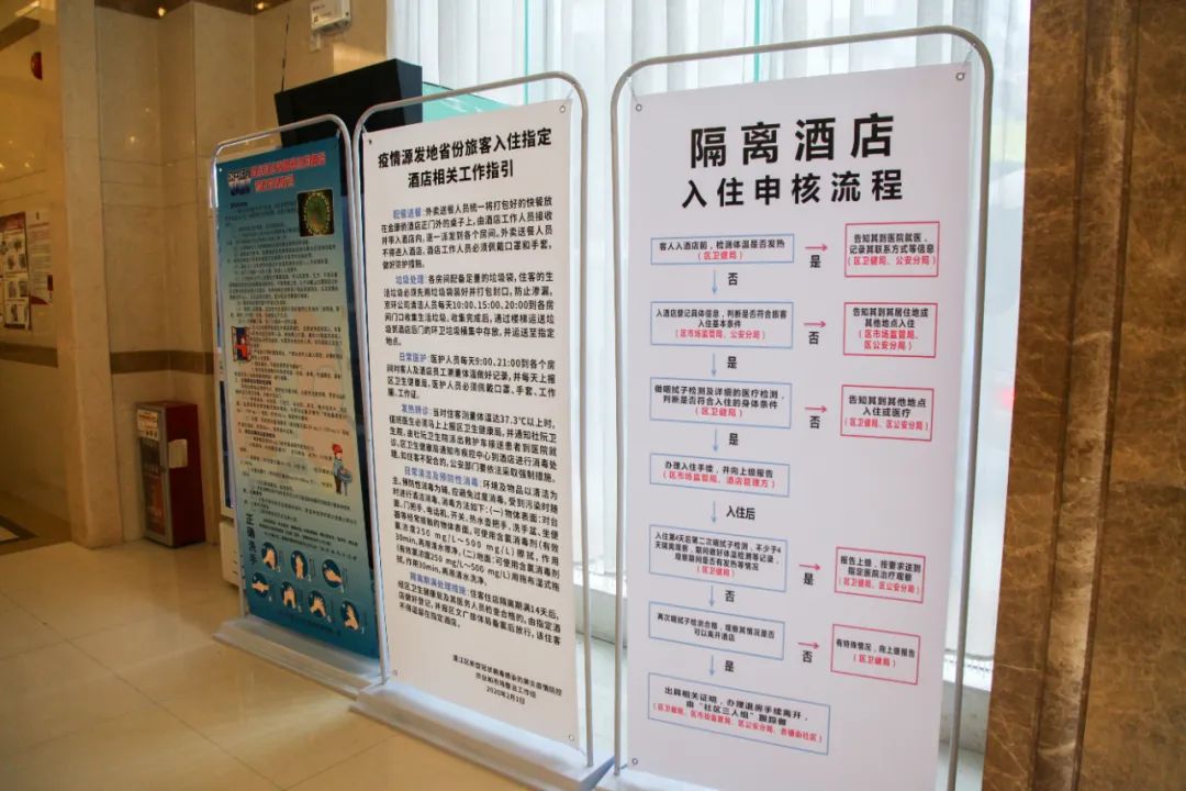 "当天,文丽一行来到一家集中隔离境外入江人员的定点酒店和雅怡社区