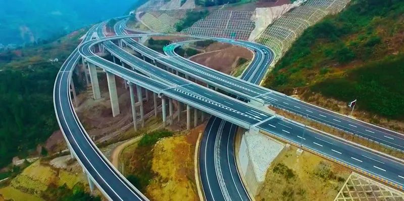 普通公路网方面,三地将协同加快推进万开浦里快速路,国道g243(开州