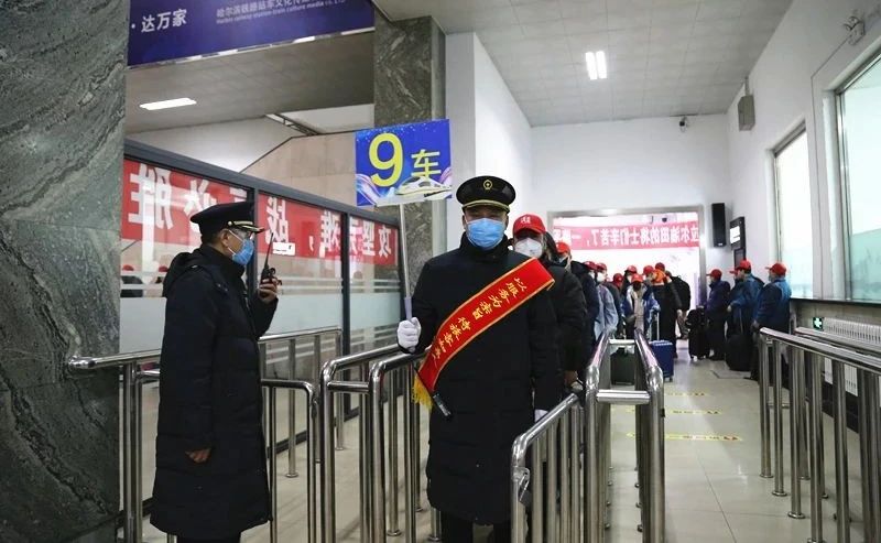 从黑龙江省大庆火车站始发的k5191次列车,日前抵达呼伦贝尔市的嵯岗站