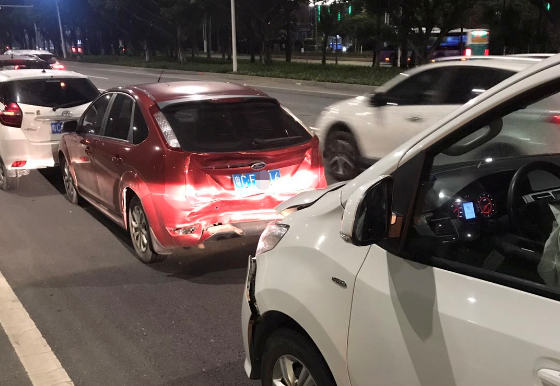 昨晚珠海大桥8车连撞!