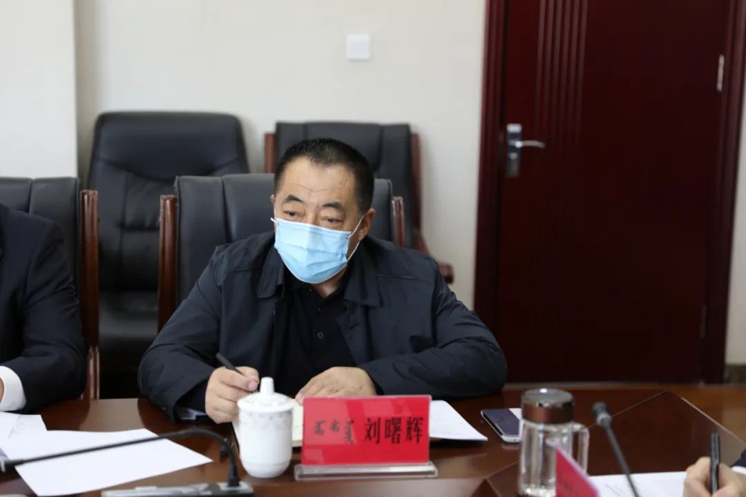 会上,刑事庭庭长杨海龙汇报了霍市法院受理的第一起涉黑案件即段连强